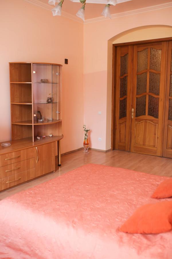 Apartment Near St. Elizabeth Church Lviv Eksteriør billede