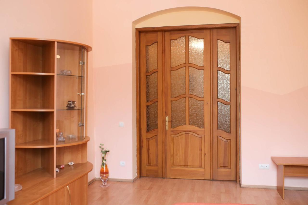 Apartment Near St. Elizabeth Church Lviv Eksteriør billede